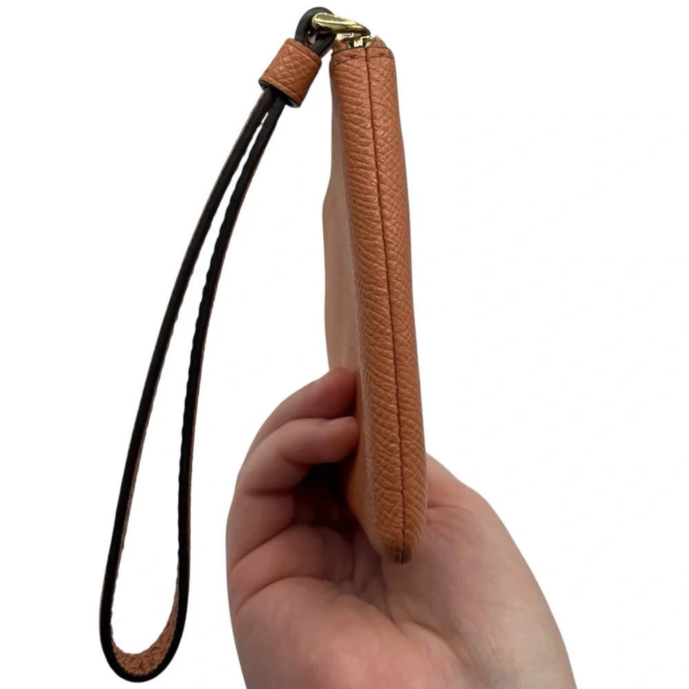 Coach corner zip